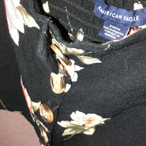American Eagle Crop Flower Black Top - Picture 8 of 8